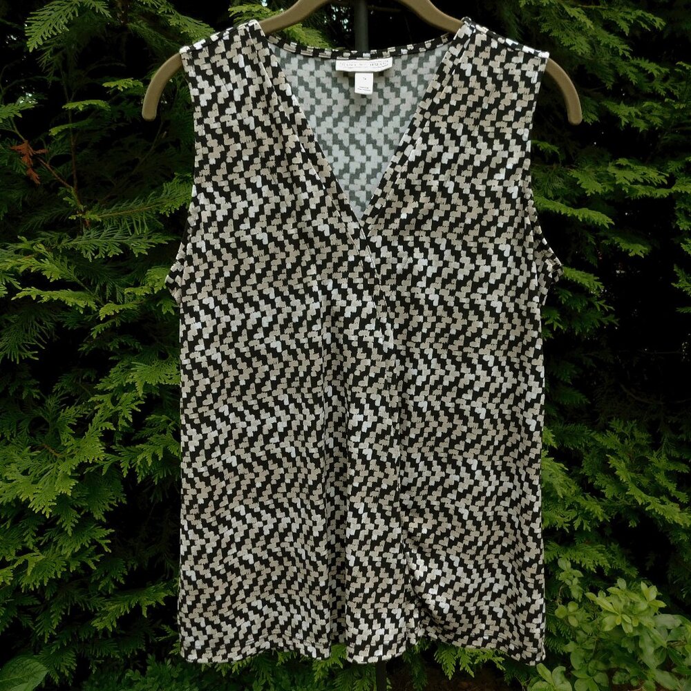 Dana Buchman Black/Tan/Cream Sleeveless Pleated V-Neck Top